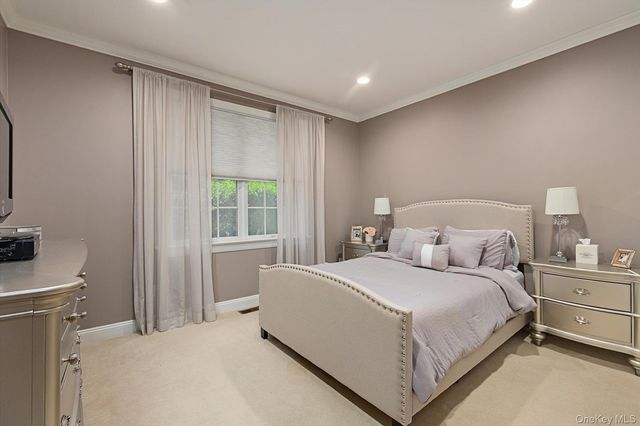 37 Legends Circle, Melville, NY 11747