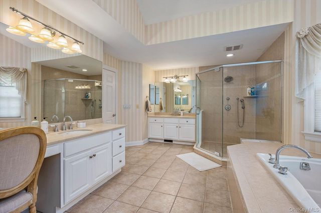37 Legends Circle, Melville, NY 11747
