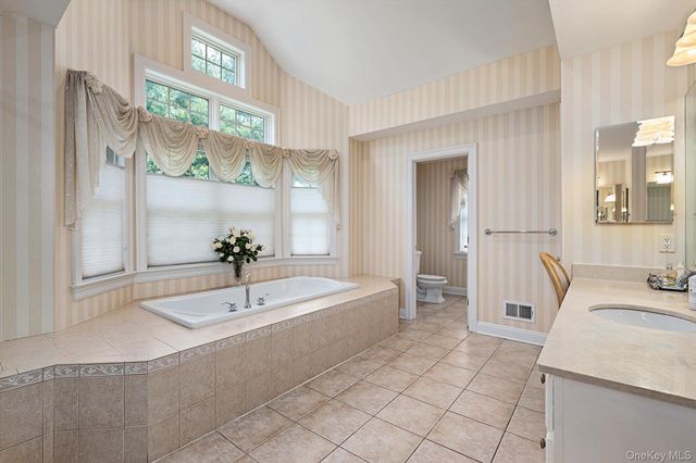 37 Legends Circle, Melville, NY 11747