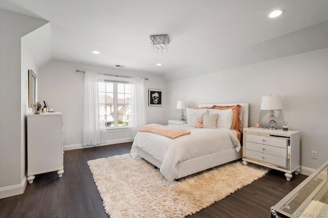 37 Legends Circle, Melville, NY 11747