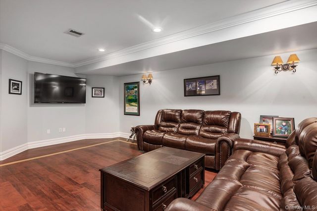 37 Legends Circle, Melville, NY 11747