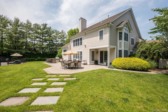 37 Legends Circle, Melville, NY 11747