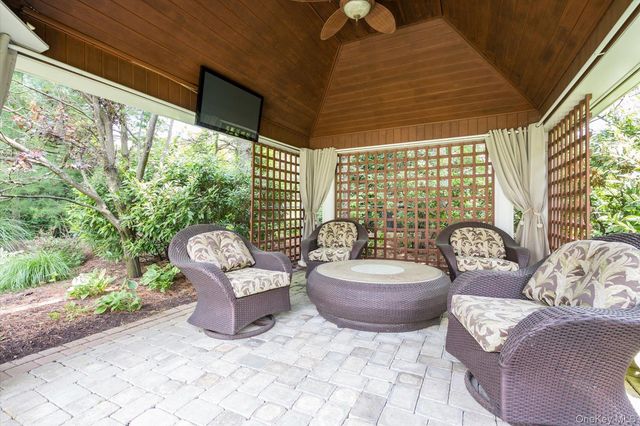 37 Legends Circle, Melville, NY 11747
