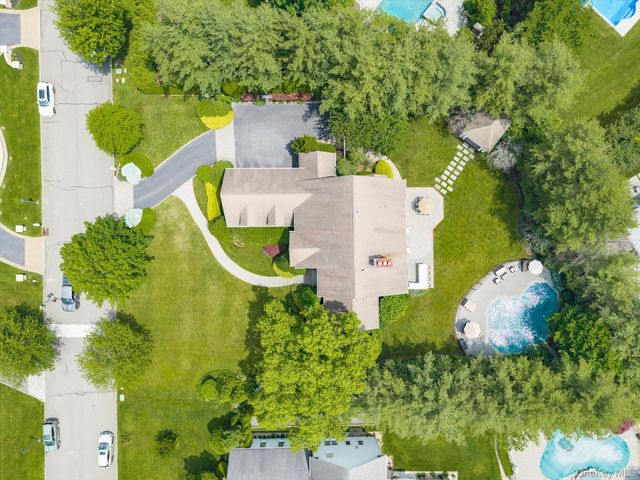 37 Legends Circle, Melville, NY 11747