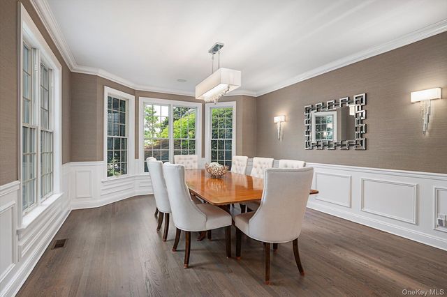 37 Legends Circle, Melville, NY 11747