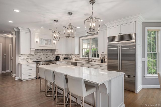 37 Legends Circle, Melville, NY 11747
