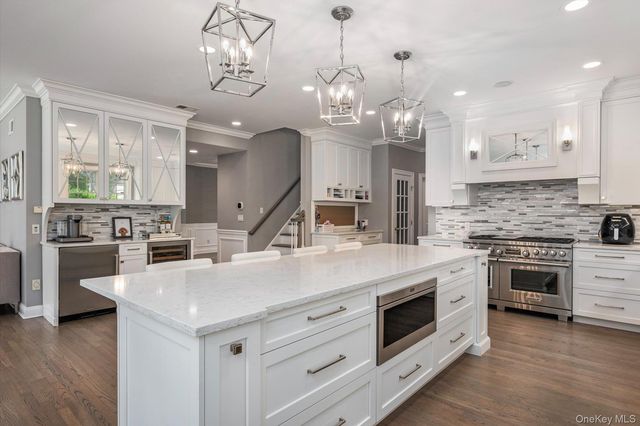 37 Legends Circle, Melville, NY 11747
