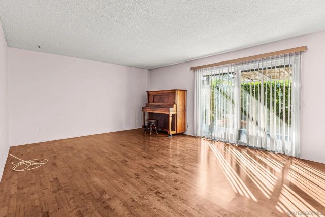 1896 Fairway Park A, Escondido, CA 92026