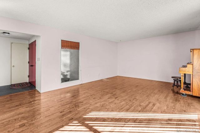 1896 Fairway Park A, Escondido, CA 92026