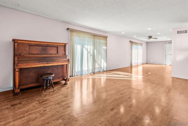 1896 Fairway Park A, Escondido, CA 92026