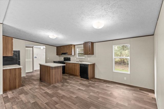 84 Jones Dr, Pinckard, AL 36350