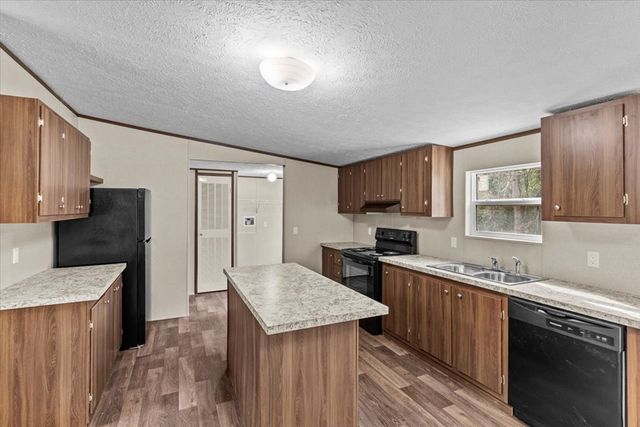 84 Jones Dr, Pinckard, AL 36350