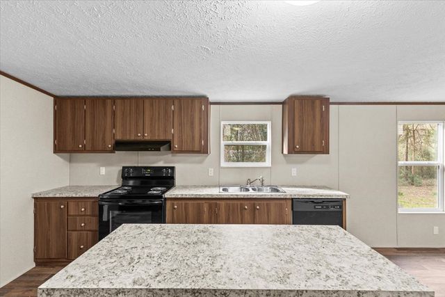 84 Jones Dr, Pinckard, AL 36350