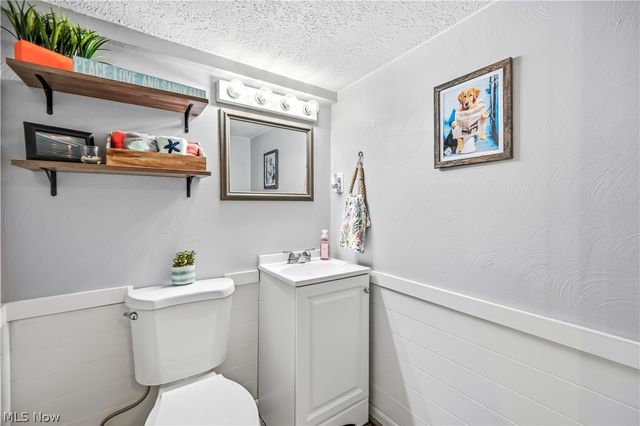 32242 Woodale Drive, Hanoverton, OH 44423