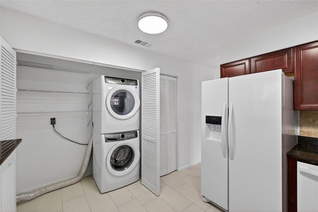 484 SANTA CRUZ PLACE NE G, St Petersburg, FL 33703