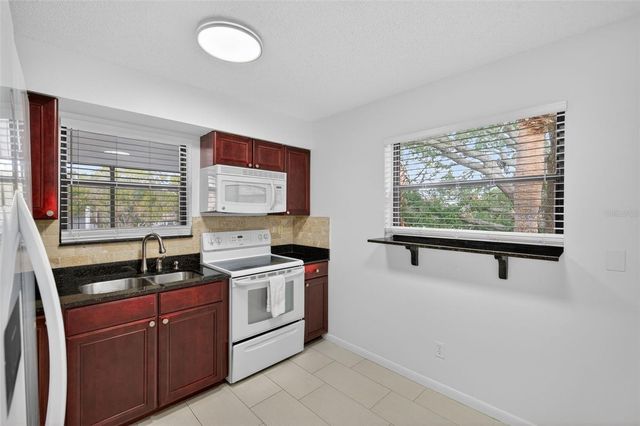 484 SANTA CRUZ PLACE NE G, St Petersburg, FL 33703