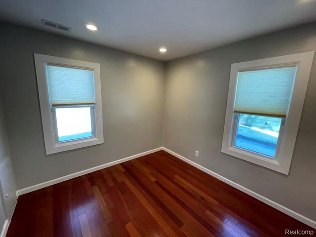 1240 Wagner Avenue, Bloomfield Hills, MI 48302