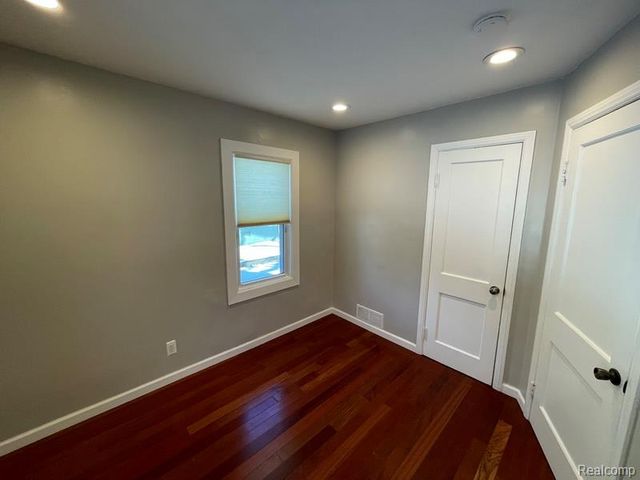 1240 Wagner Avenue, Bloomfield Hills, MI 48302