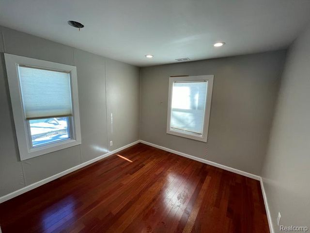 1240 Wagner Avenue, Bloomfield Hills, MI 48302