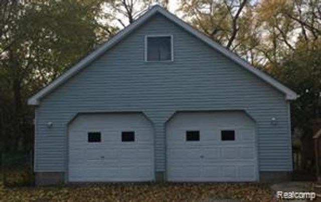 1240 Wagner Avenue, Bloomfield Hills, MI 48302