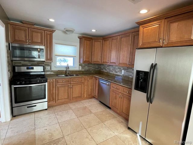 1240 Wagner Avenue, Bloomfield Hills, MI 48302