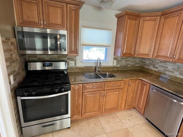 1240 Wagner Avenue, Bloomfield Hills, MI 48302