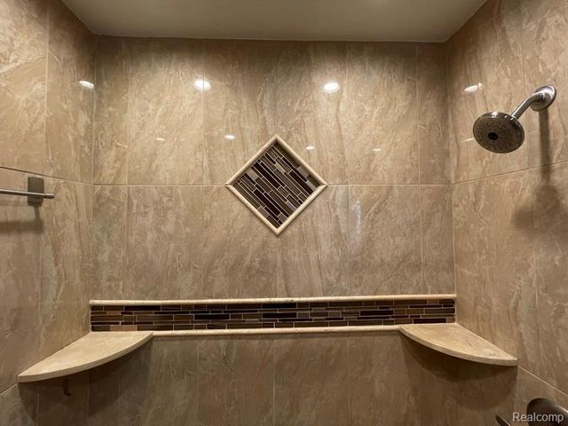 1240 Wagner Avenue, Bloomfield Hills, MI 48302