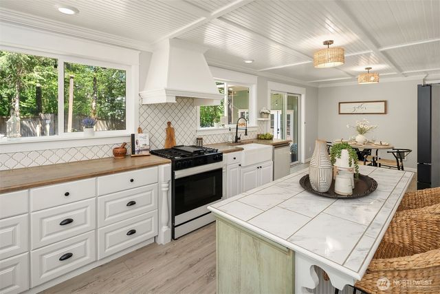 42300 SE 168th Court, North Bend, WA 98045