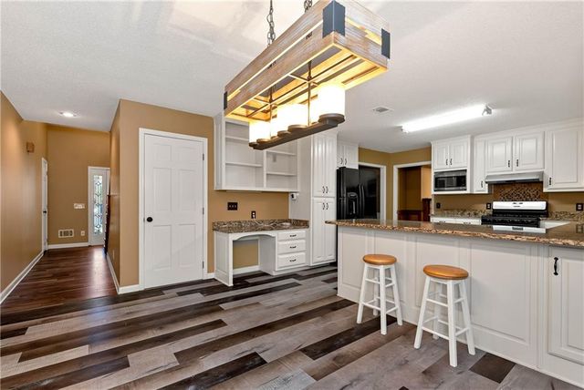 4570 Deep Creek Drive, Sugar Hill, GA 30518