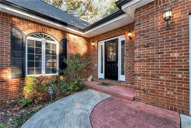 4570 Deep Creek Drive, Sugar Hill, GA 30518