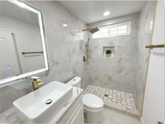 2030 San Remo Drive, Oceanside, CA 92056