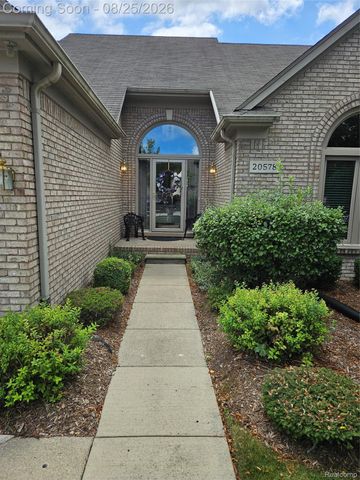 20578 Hillsboro Drive, Macomb Township, MI 48044