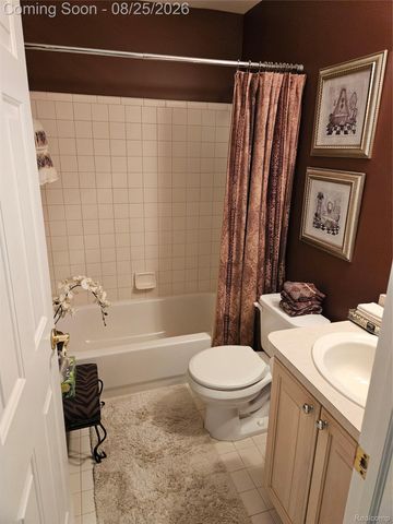 20578 Hillsboro Drive, Macomb Township, MI 48044