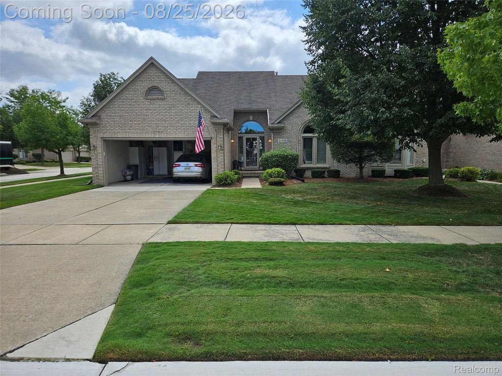 20578 Hillsboro Drive, Macomb Township, MI 48044