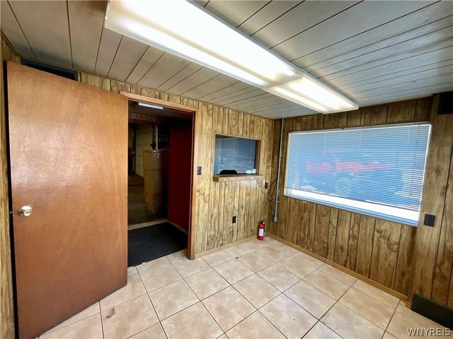 2085 Clinton Street, West Seneca, NY 14206
