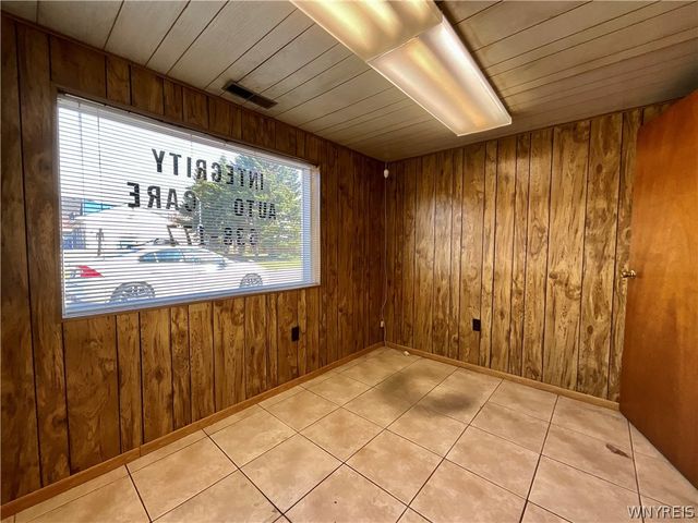 2085 Clinton Street, West Seneca, NY 14206