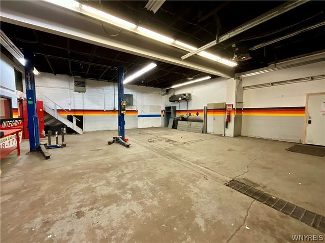 2085 Clinton Street, West Seneca, NY 14206