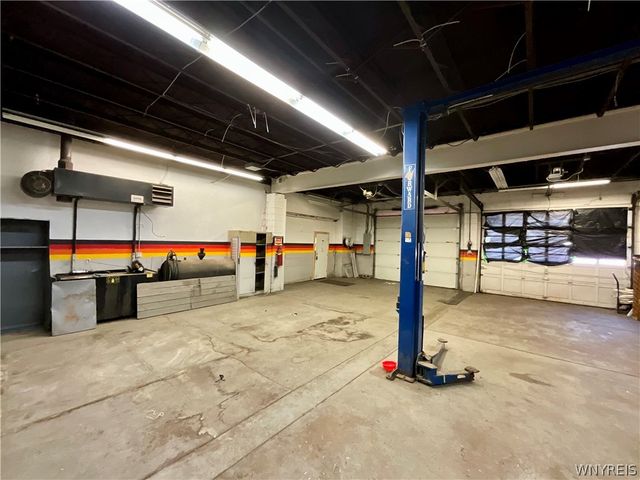 2085 Clinton Street, West Seneca, NY 14206