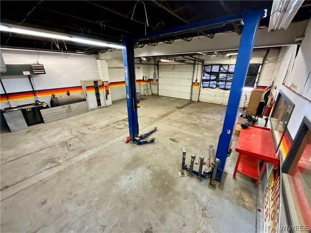 2085 Clinton Street, West Seneca, NY 14206