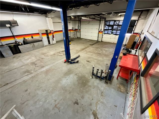 2085 Clinton Street, West Seneca, NY 14206
