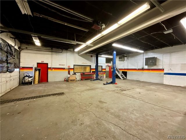 2085 Clinton Street, West Seneca, NY 14206