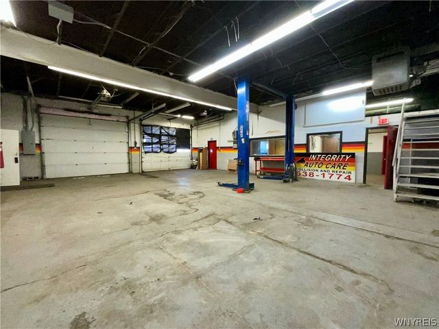 2085 Clinton Street, West Seneca, NY 14206
