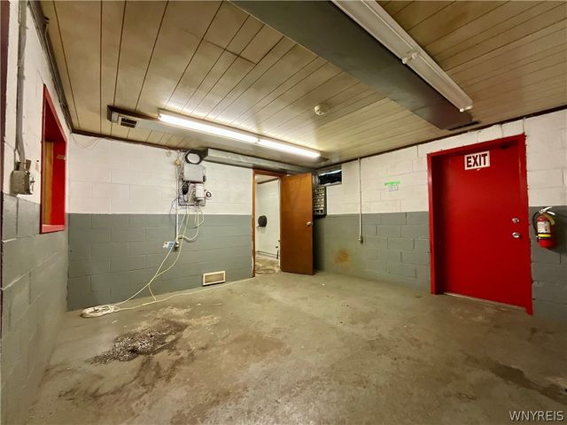 2085 Clinton Street, West Seneca, NY 14206