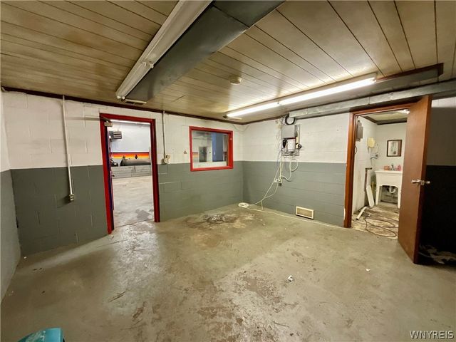 2085 Clinton Street, West Seneca, NY 14206
