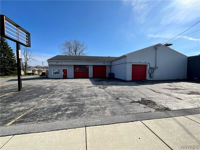 2085 Clinton Street, West Seneca, NY 14206