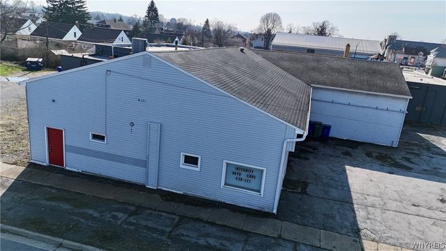 2085 Clinton Street, West Seneca, NY 14206