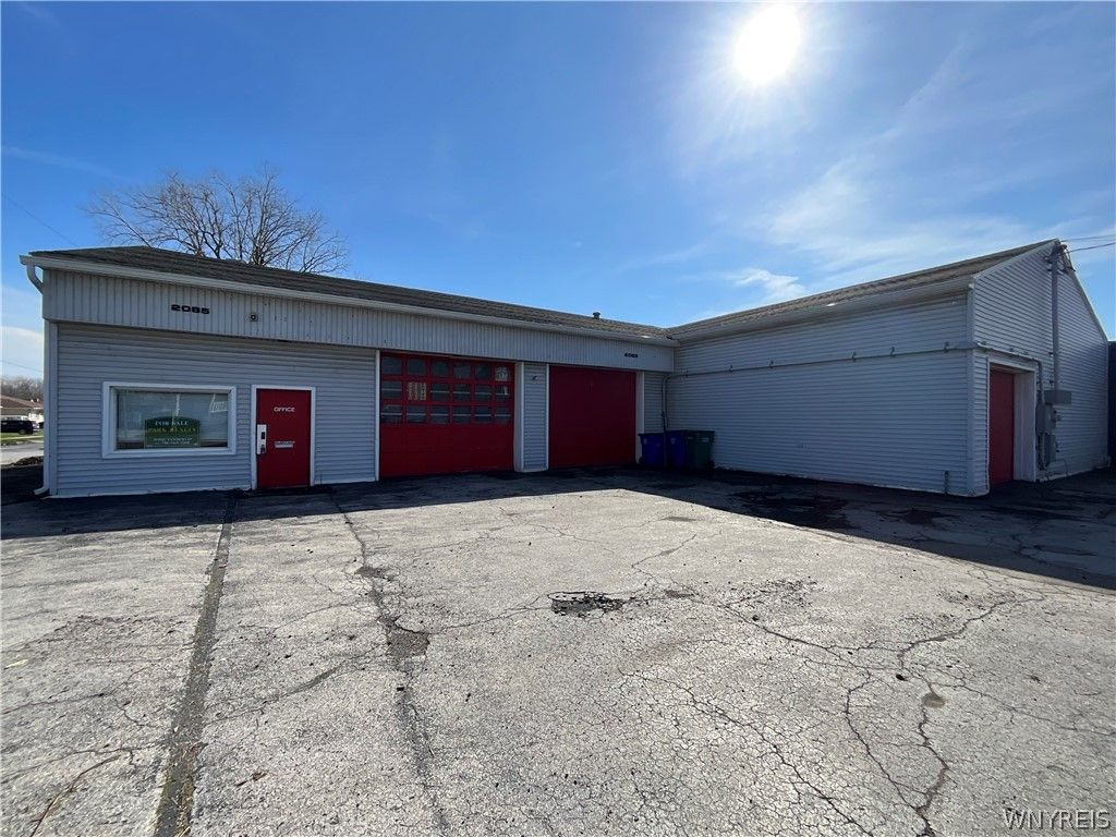 2085 Clinton Street, West Seneca, NY 14206