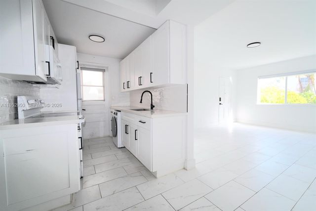 813 W 39th St 1, Miami Beach, FL 33140