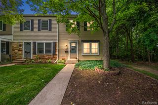 930 Little Hill Court, Rochester Hills, MI 48307