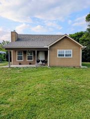 36202 E Truman Road, Oak Grove, MO 64075